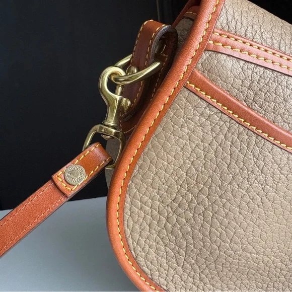 Vintage Dooney and Bourke Awl Taupe Leather Big Duck Crossbody Bag - Picture 5 of 16